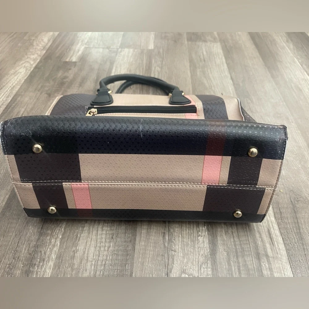 Geometric 90s tan plaid large satchel bag Y2K Burberry style minimalist